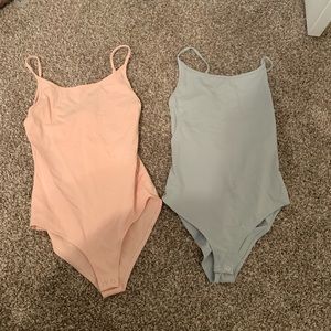 2 bodysuits